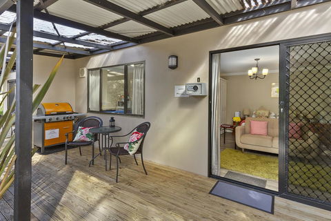 Oyster Cove Chalet - Hotel Accommodation 3