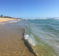 NEW UPMARKET COMFORTABLE 2 Bed 2 Bath OCEAN VIEWS 250m to BUDDINA BEACH - Hotel Accommodation