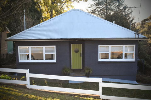 NEW Winston Cottage Leura Views & Location - Hotel Accommodation 0