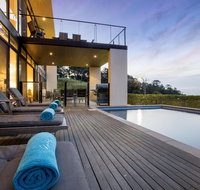 Newhaven Luxury family home with bay views large pool Jacuzzi tennis court playground - Hotel Accommodation