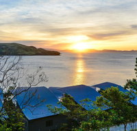NEWLY BEAUTFULLY RENOVATED 16 The Casuarina - 3 Bedroom House With 180 Degree Ocean Views - Hotel Accommodation