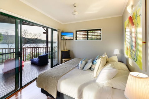 NEWLY BEAUTFULLY RENOVATED 16 The Casuarina - 3 Bedroom House With 180 Degree Ocean Views - Hotel Accommodation 2