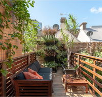 Newly Renovated Dream Mansion - In the heart of the city - Hotel Accommodation