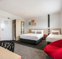 Nightcap at Camp Hill Hotel - Hotel Accommodation