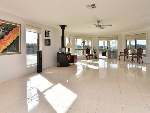 Noble Willow Estate Lovedale. Super Spacious, With Views And Pool - Hotel Accommodation 1
