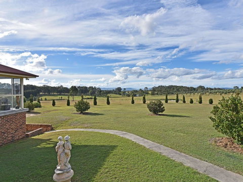 Noble Willow Estate Lovedale. Super Spacious, With Views And Pool - Hotel Accommodation 2