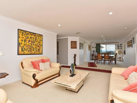 Noble Willow Estate Lovedale. Super Spacious, With Views And Pool - Hotel Accommodation 3