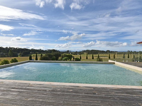 Noble Willow Estate Lovedale. Super Spacious, With Views And Pool - Hotel Accommodation 0