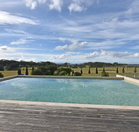 Noble Willow Homestead Lovedale. Super Spacious with views and pool - Hotel Accommodation