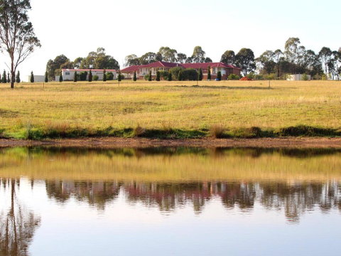 Noble Willow Studio Lovedale. Spacious, With Views And Pool - Hotel Accommodation 0