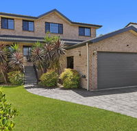 North Entrance Beach House - Hotel Accommodation