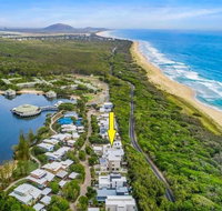 NORTHSHOR- ULTIMATE BEACH HOUSE - Hotel Accommodation