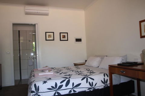 Norwood House Motel & Receptions - Hotel Accommodation 3