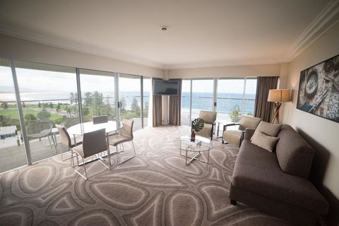 Novotel Wollongong Northbeach - Hotel Accommodation 1