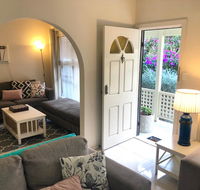 Ocean Beach Cottage - Hotel Accommodation
