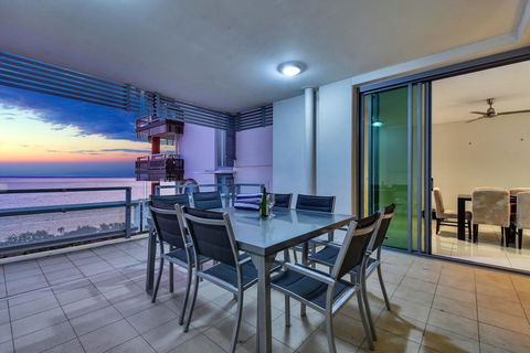 Oceana Darwin Central Oceanfront 3 Bedroom 2 Lounge Room Pool Gym Tennis Court Sleeps 9 - Hotel Accommodation 2