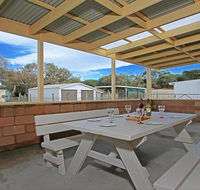 Ohio - one street back from beach access - Hotel Accommodation