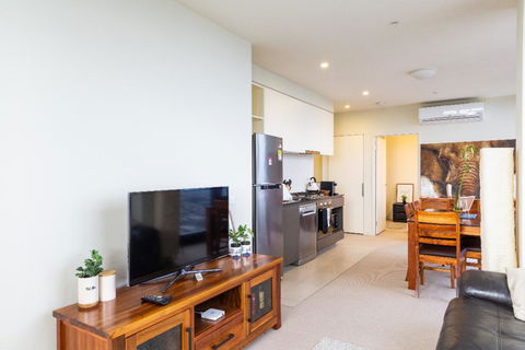 ON TOP OF THE WORLD - BEST VIEWS IN MELBOURNE !! - Hotel Accommodation 3