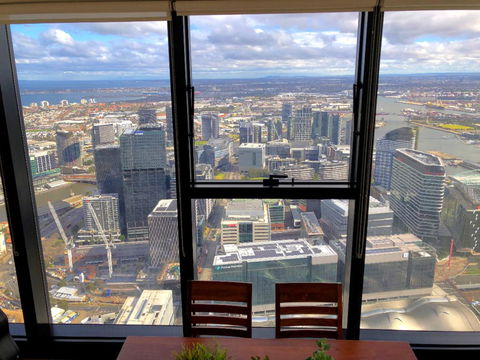ON TOP OF THE WORLD - BEST VIEWS IN MELBOURNE !! - Hotel Accommodation 2