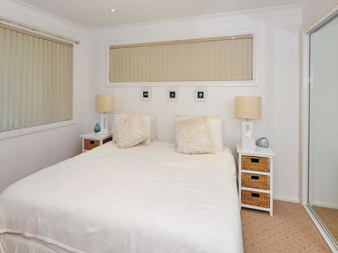 One Street Back From The Surf Beach - Hotel Accommodation 2