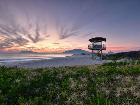 One Street Back From The Surf Beach - Hotel Accommodation 1