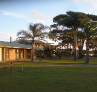 Ourimbah - across from the local rock pools - Hotel Accommodation