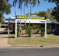 Overflow Emerald Motor Inn - Hotel Accommodation