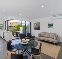 Oxford Steps - Executive 2BR Bulimba Apartment Across from the Park on Oxford St - Hotel Accommodation