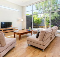 PALM COURT RETREAT - MORNINGTON - Hotel Accommodation