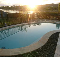 Palm Lakeside Holiday Home - Bowen Whitsundays Queensland - Hotel Accommodation