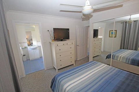 Paradise Waters - No. 13 - Hotel Accommodation 1