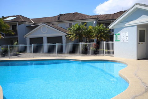 Paradise Waters - No. 13 - Hotel Accommodation 0
