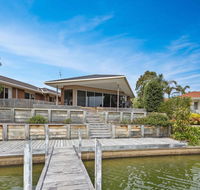 Pelican Brief - relaxing canal frontage - Hotel Accommodation