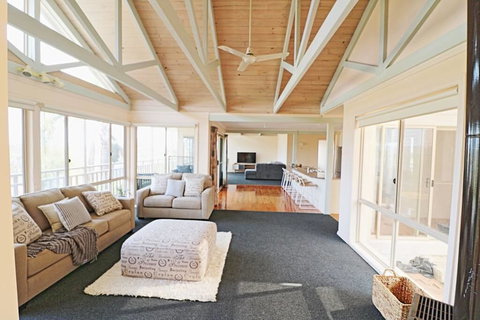 Pelican Lake Holiday House - Hotel Accommodation 0