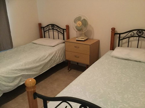 Pet Friendly Lowset Home With Room For A Boat, Wattle Ave, Bongaree - Hotel Accommodation 3