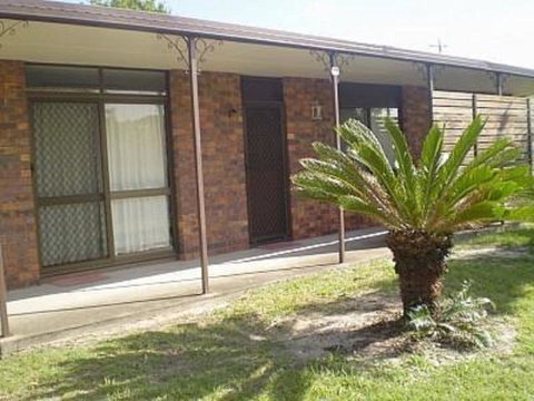 Pet Friendly Lowset Home With Room For A Boat, Wattle Ave, Bongaree - Hotel Accommodation 0