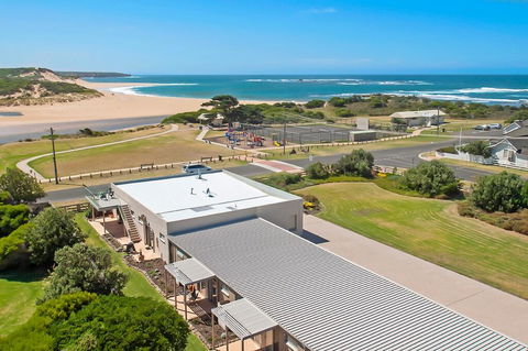 Peterborough House Motel - Hotel Accommodation 2