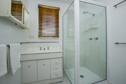 Picnic Bay Apartments Unit 3 - Hotel Accommodation 3