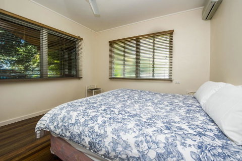 Picnic Bay Apartments Unit 3 - Hotel Accommodation 1
