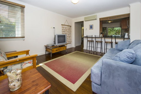 Picnic Bay Apartments Unit 4 - Hotel Accommodation 1