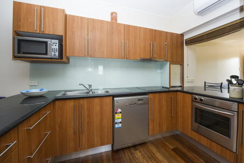Picnic Bay Apartments Unit 4 - Hotel Accommodation 3