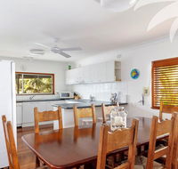 Picturesque Lizzie Palms 1 - Hotel Accommodation