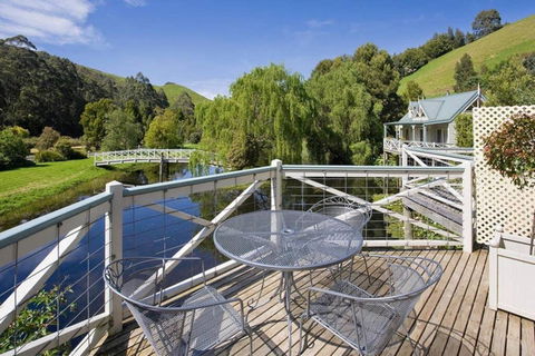 PLUM TREE STUDIO - Couples Lakeside Spa Retreat - Hotel Accommodation 1