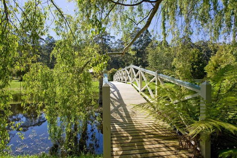 PLUM TREE STUDIO - Couples Lakeside Spa Retreat - Hotel Accommodation 2