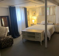 Private room downstairs area - Hotel Accommodation
