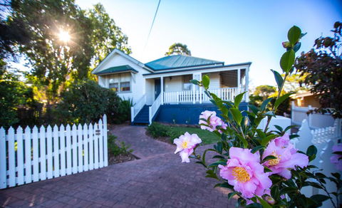 Queen Bee Cottage, Milton - Hotel Accommodation 0