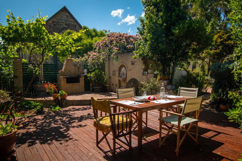 Queen Bee Cottage, Milton - Hotel Accommodation 1