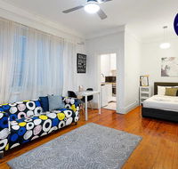 Quiet Art Deco - Cafe Central - Hotel Accommodation