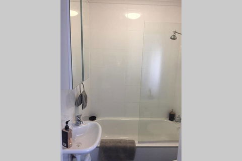 Quirky, Sunny, Spacious Apartment In The Heart Of Darlinghurst - Hotel Accommodation 2