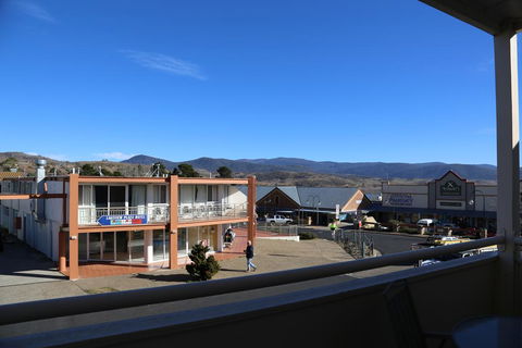 Razorback 8 - Hotel Accommodation 0